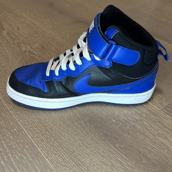 Nike ‘Court Borough Mid 2’ Sneakers size 4.5 - Picture 3 of 9